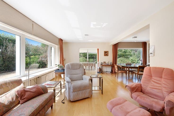 Alleenstaande villa met 5 slaapkamers met perfecte oriënt...