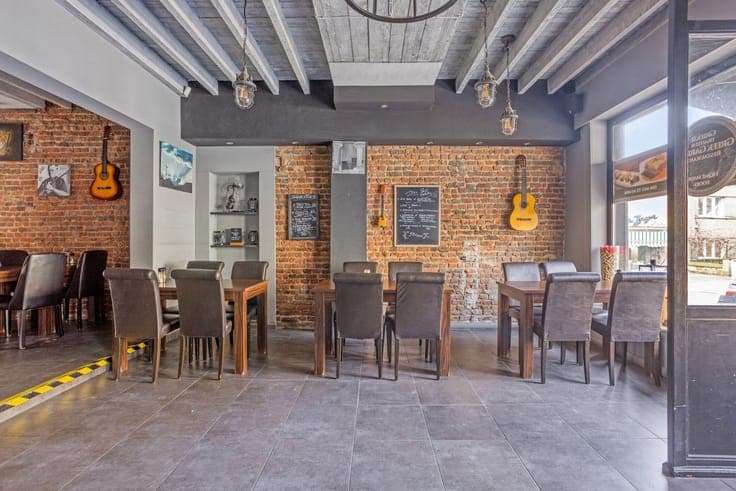 Commercial property with hospitality business and apartment