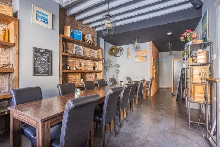 Commercial property with hospitality business and apartment