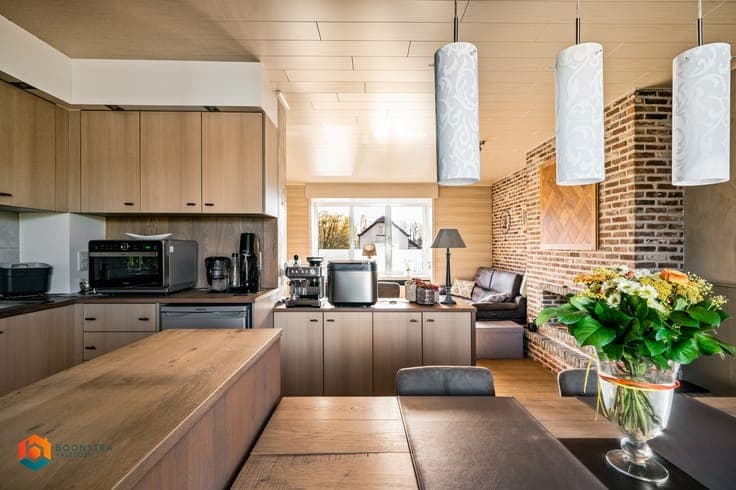 Woning met 2 slpkrs en bijgebouw met veel potentieel