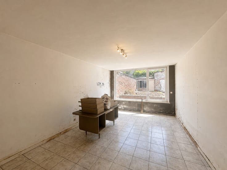 Investment property: Retail unit with garden + Duplex