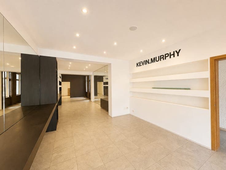 Investment property: Retail unit with garden + Duplex