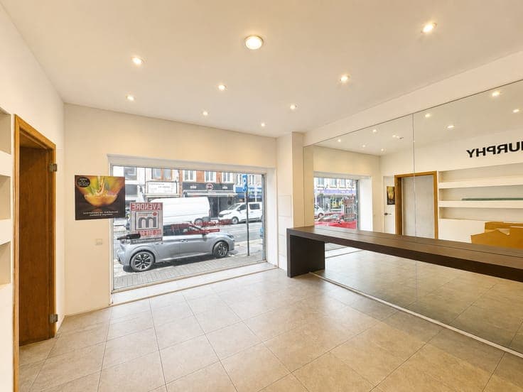 Investment property: Retail unit with garden + Duplex