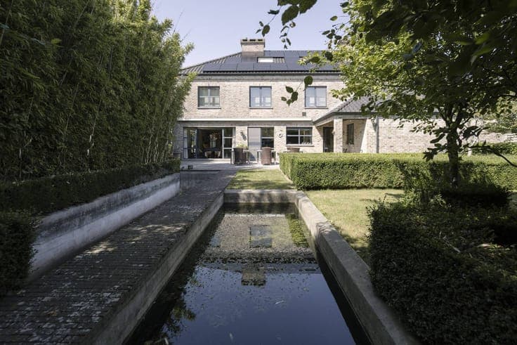 Exceptional villa with practice or office in Koolskamp