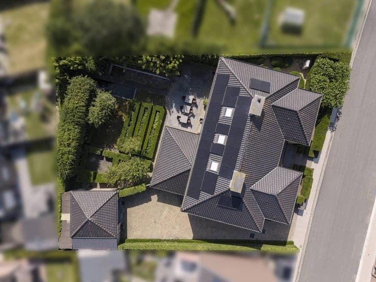 Exceptional villa with practice or office in Koolskamp