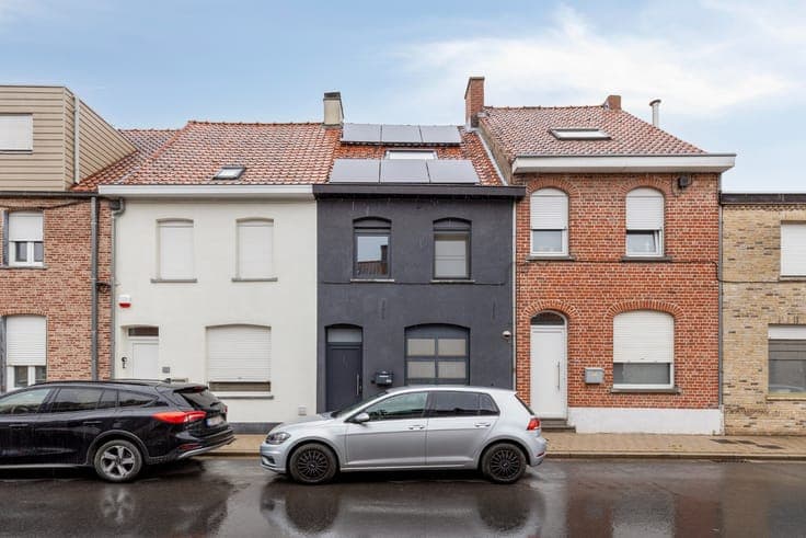 Gezellige, volledig gerenoveerde, rijwoning met zeer guns...