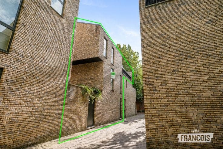 Unique move-in-ready home with three bedrooms in Bruges