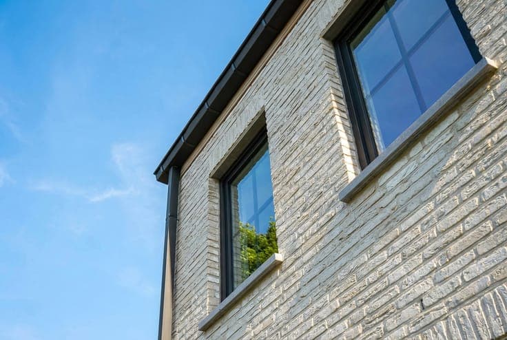 Charming new-build house with three bedrooms, sunny garden a