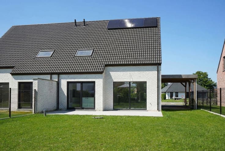 Charming new-build house with three bedrooms, sunny garden a