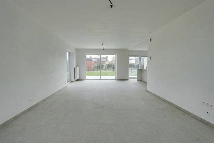 Charming new-build house with three bedrooms, sunny garden a
