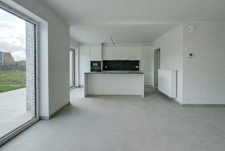Charming new-build house with three bedrooms, sunny garden a