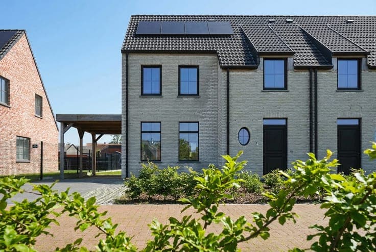 Charming new-build house with three bedrooms, sunny garden a