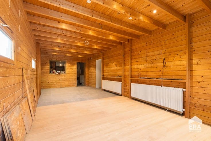 Semi-detached house with large garden in Linter
