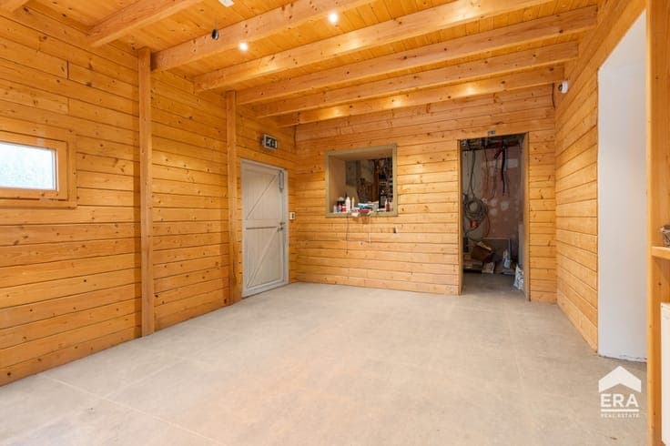 Semi-detached house with large garden in Linter