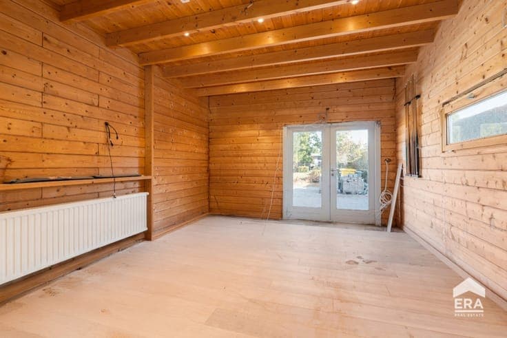 Semi-detached house with large garden in Linter