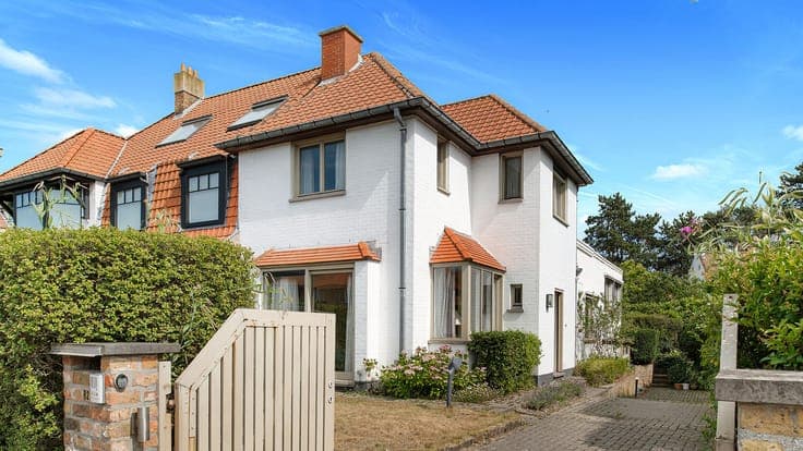 Detached villa located at the border of Het Zoute within wal