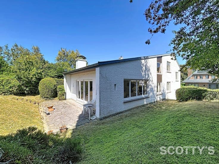 Charming architect-designed house with renovation potential