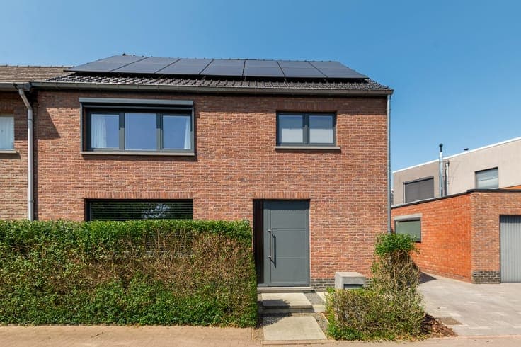 Gerenoveerde HOB met 3 slpkrs, aparte garage en leuke tui...