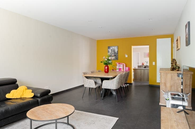 Gerenoveerde HOB met 3 slpkrs, aparte garage en leuke tui...