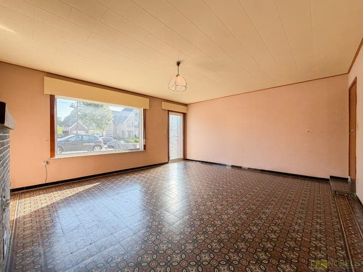 Te koop, te renoveren gezinswoning met 4 slaapkamers, inp...