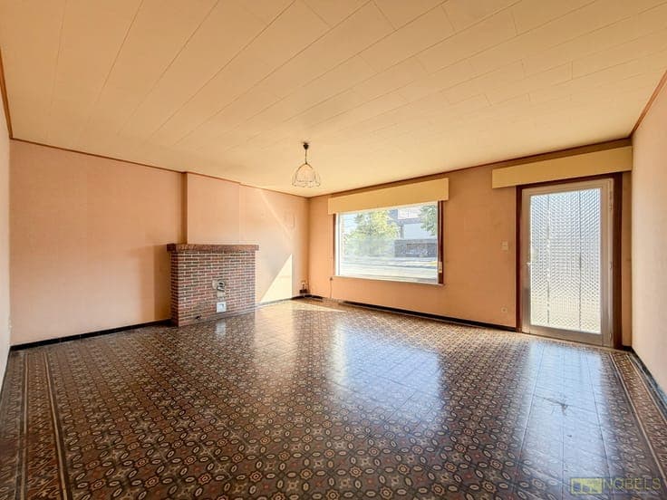 Te koop, te renoveren gezinswoning met 4 slaapkamers, inp...