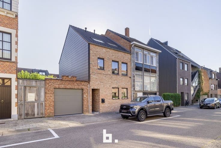 Recent city house within the ring.