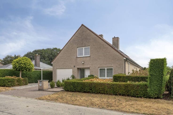 Detached, contemporary house with 5 bedrooms in Maldegem