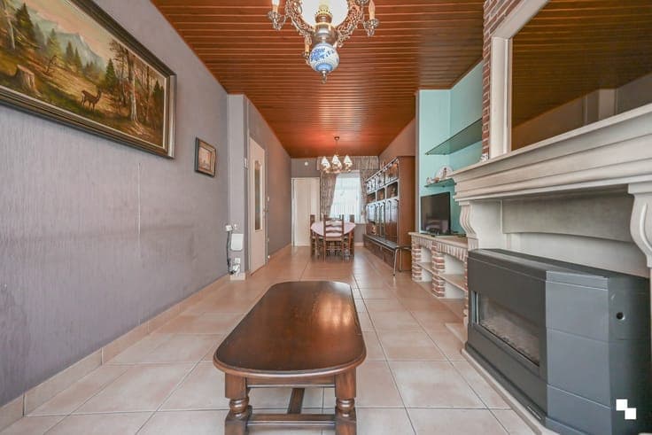 Centraal gelegen ééngezinswoning met vier slaapkamers te ...