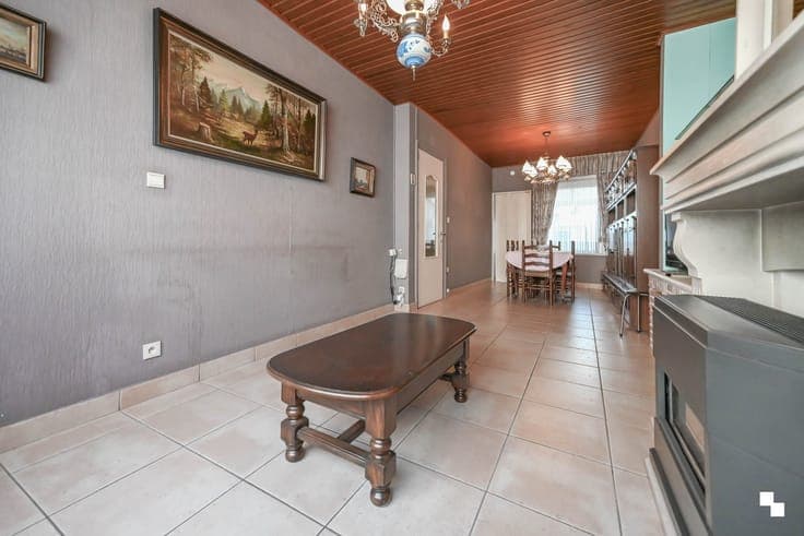 Centraal gelegen ééngezinswoning met vier slaapkamers te ...