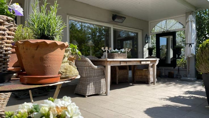 Rustig gelegen luxe-bungalow op een royaal groen perceel ...