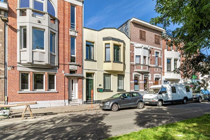 Centrally located house (125 sqm) with 3 bedrooms and 2 outd