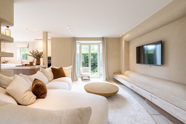 Very luxurious and charmingly renovated semi-detached villa