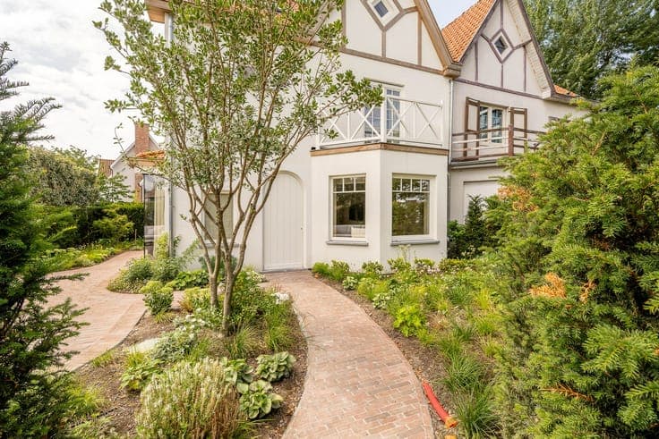 Very luxurious and charmingly renovated semi-detached villa