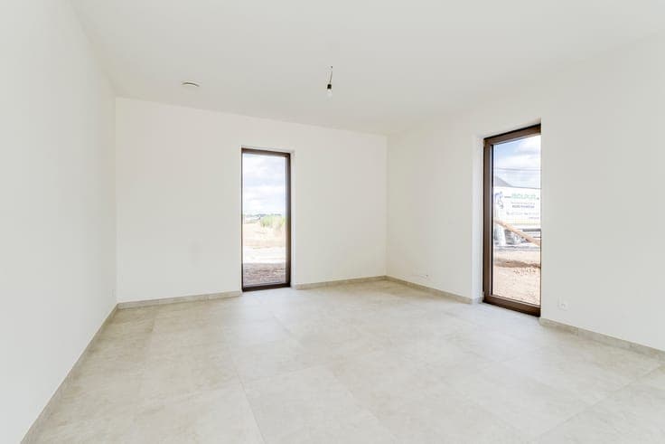 New 4-room house - 4 bedrooms / 2 bathrooms / garden / garag