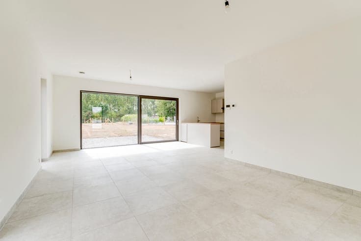 New 4-room house - 4 bedrooms / 2 bathrooms / garden / garag