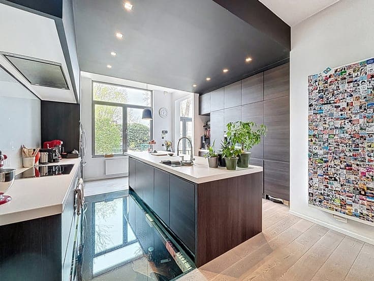 Exceptional manor house with professional space