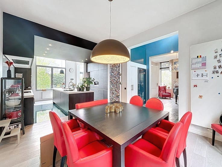 Exceptional manor house with professional space