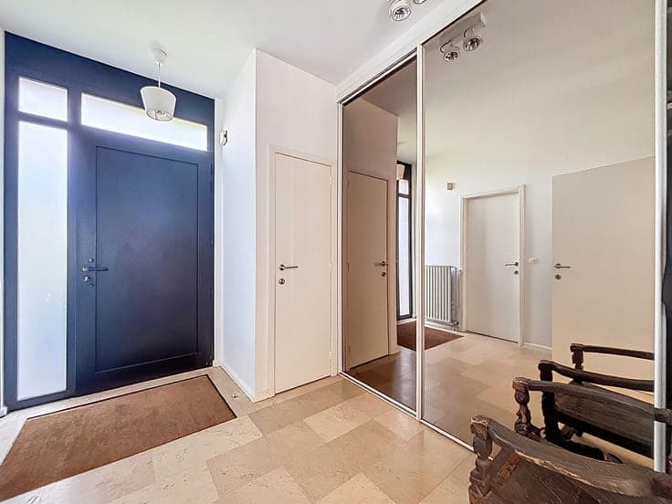 Beautiful 5-bedroom house in a gated community with a garden