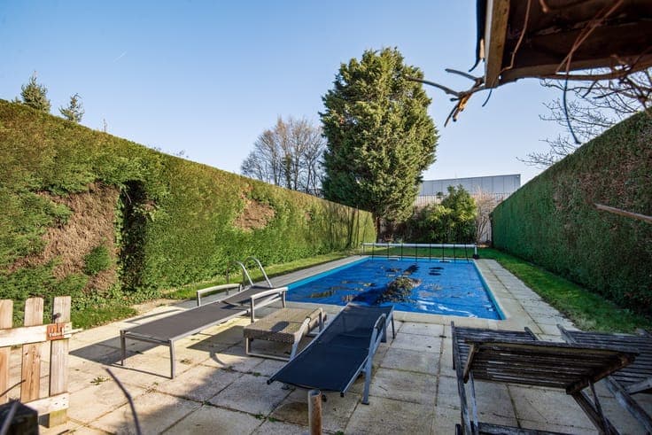 Woning met zwembad op toplocatie te Koningshooikt