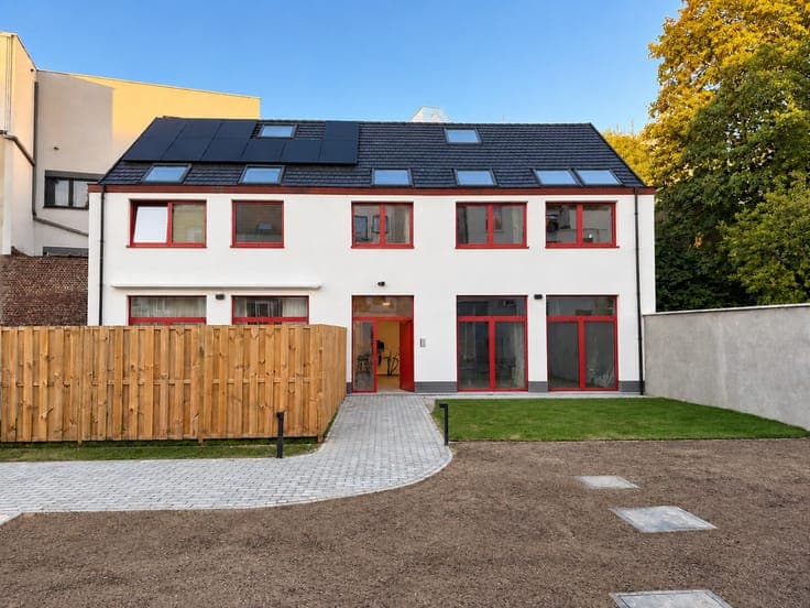 MAGNIFICENT NEW-BUILD HOUSE IN AN INNER COURTYARD