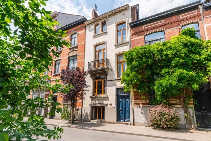 Franz Merjay - Elegant bright family home with garden