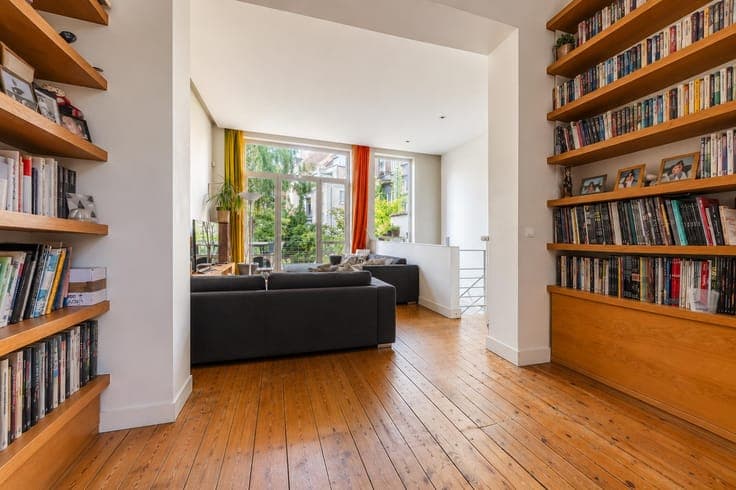 Franz Merjay - Elegant bright family home with garden