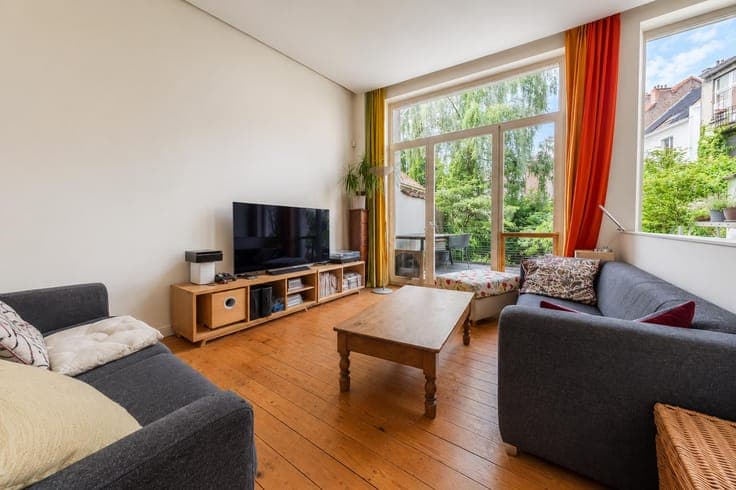 Franz Merjay - Elegant bright family home with garden