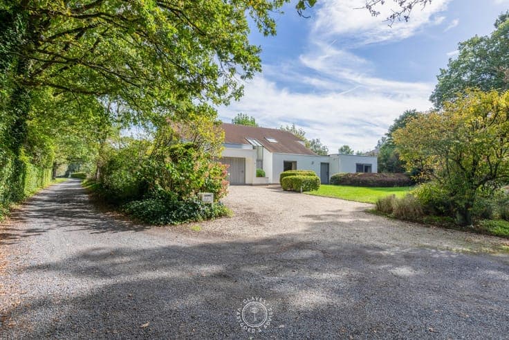 Residentiële villa op een uitzonderlijk groen perceel van...