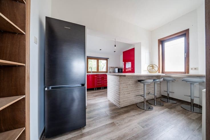 TRES JOLIE ET LUMINEUSE HABITATION 4F (PLAIN-PIED POSS.)