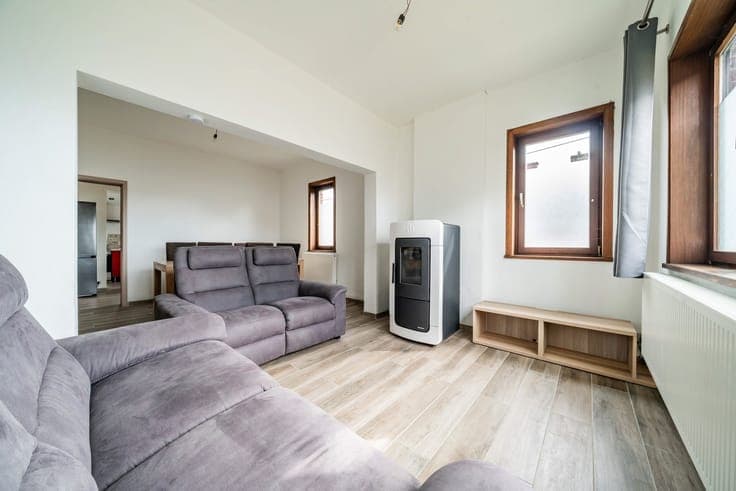 TRES JOLIE ET LUMINEUSE HABITATION 4F (PLAIN-PIED POSS.)