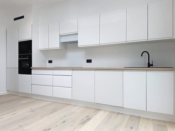 Beautifully Renovated Townhouse with 5 Bedrooms, 2 Bathrooms