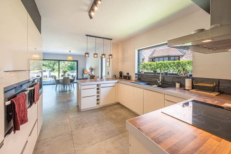 NZEB home: 4 bedrooms, 3 baths & green views