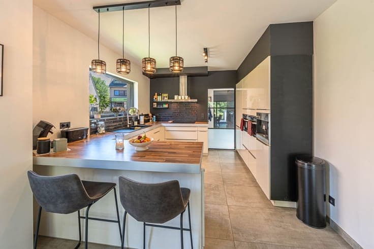 NZEB home: 4 bedrooms, 3 baths & green views