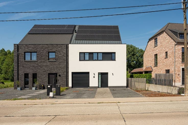 NZEB home: 4 bedrooms, 3 baths & green views